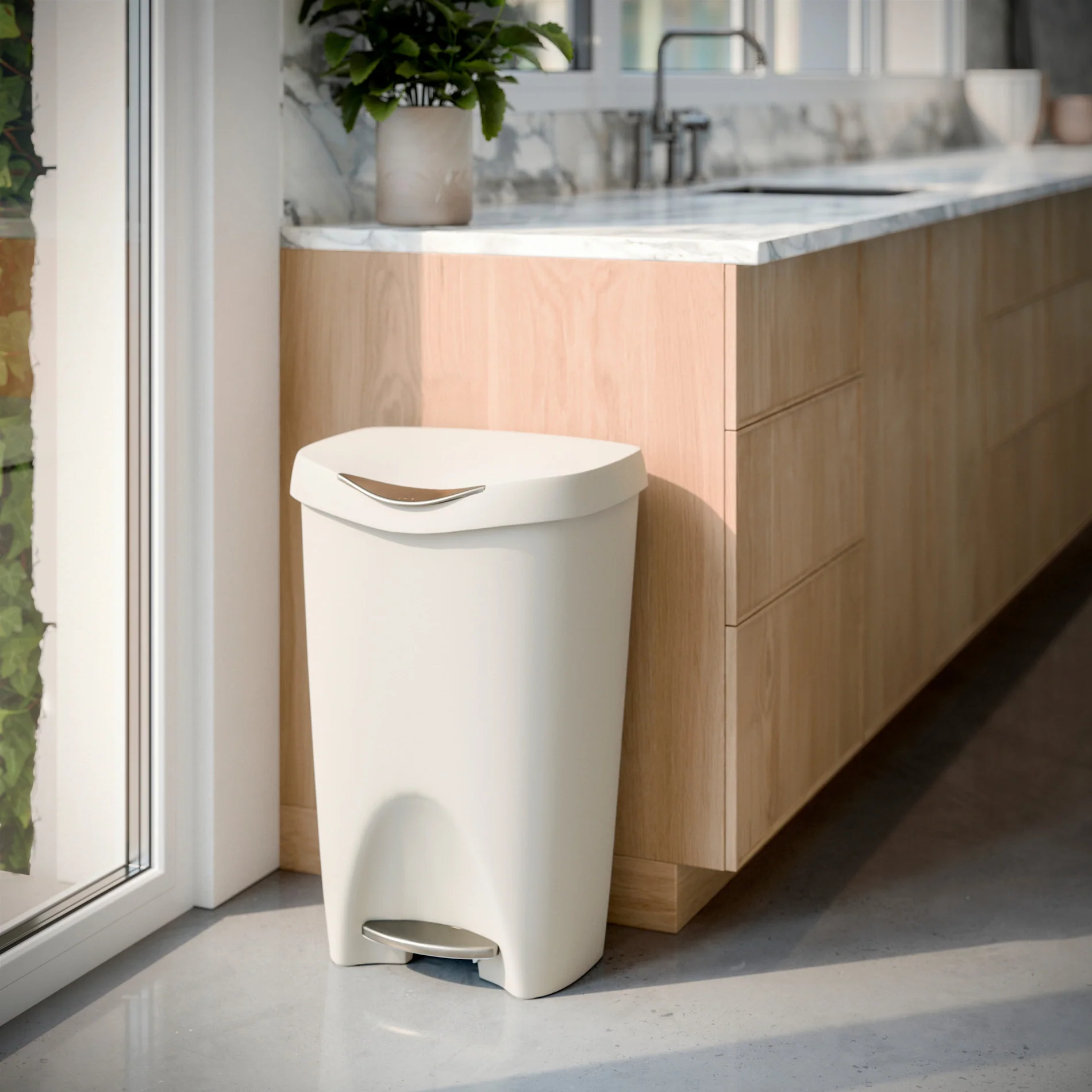 UMBRA Brim Step On Trash Can - Image 2