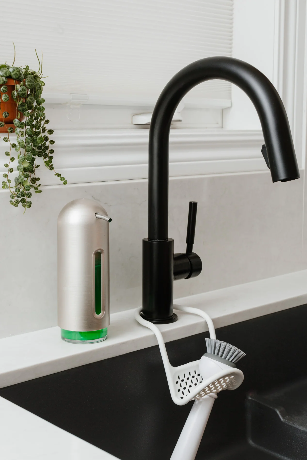UMBRA Penguin Soap Pump - Image 10