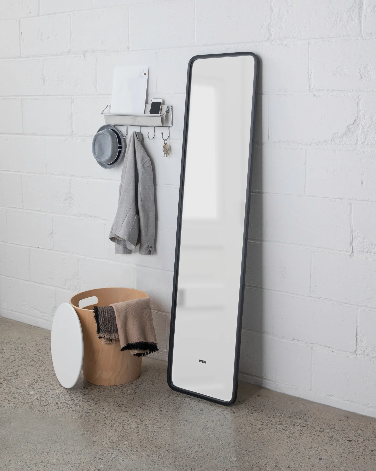 UMBRA Hub Leaning Mirror - Image 3